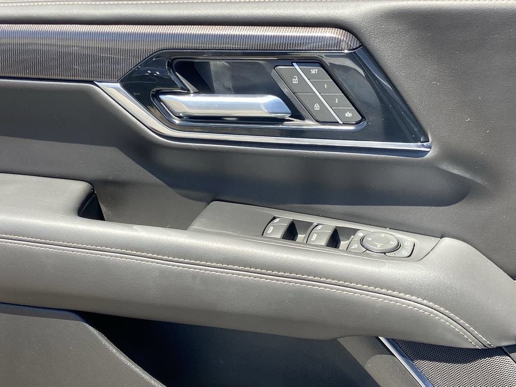 2025 GMC Yukon Elevation
