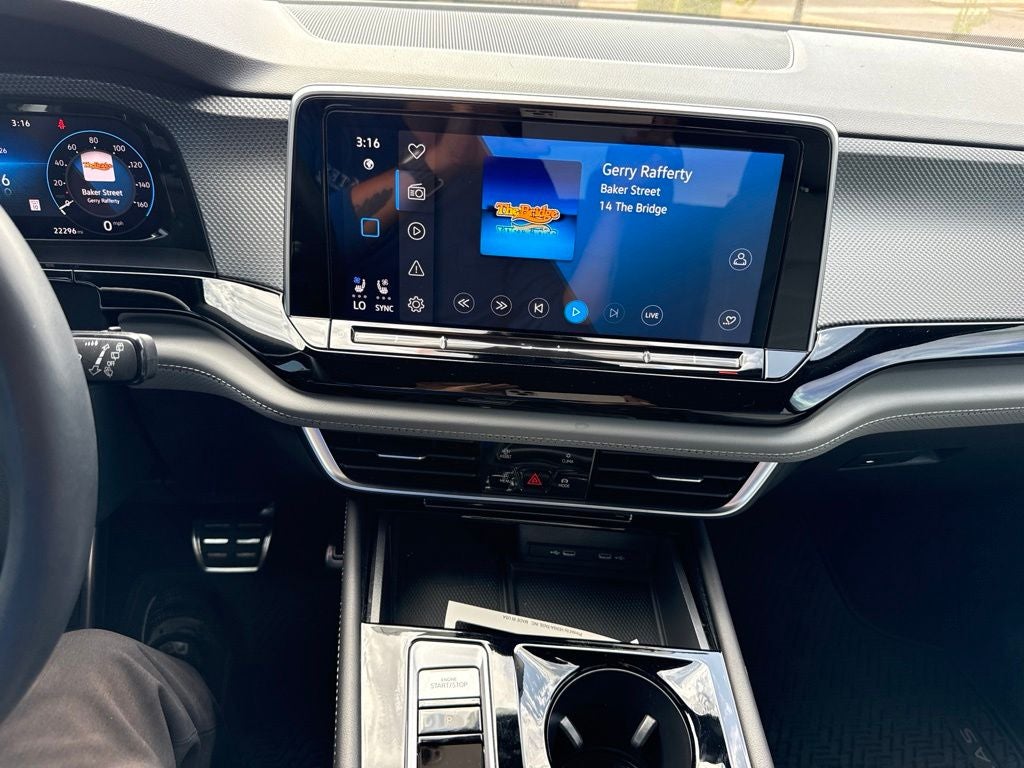 2024 Volkswagen Atlas Cross Sport 2.0T SEL R-Line