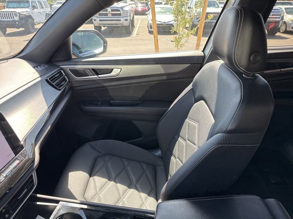 2025 Volkswagen Atlas Cross Sport SE w/Tech - Photo 14