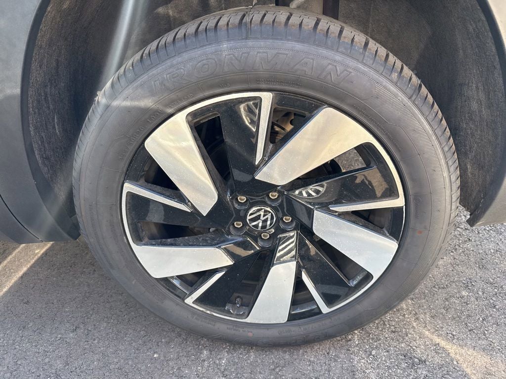 2025 Volkswagen Atlas Cross Sport SE w/Tech - Photo 16