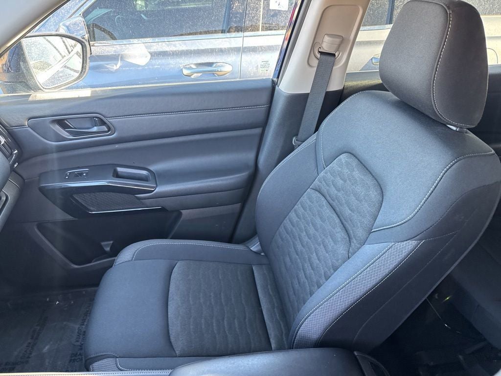 2025 Nissan Pathfinder SV - Photo 14
