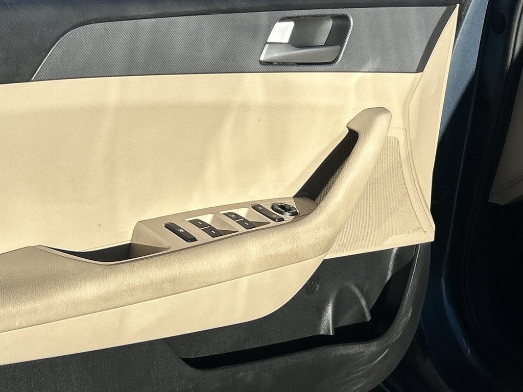 2017 Hyundai Sonata Base - Photo 14