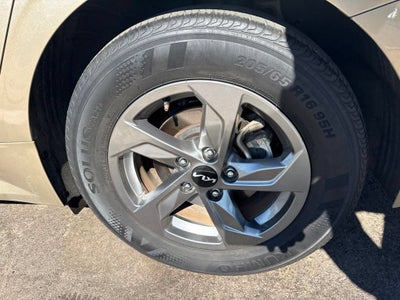 2022 Kia K5 LXS