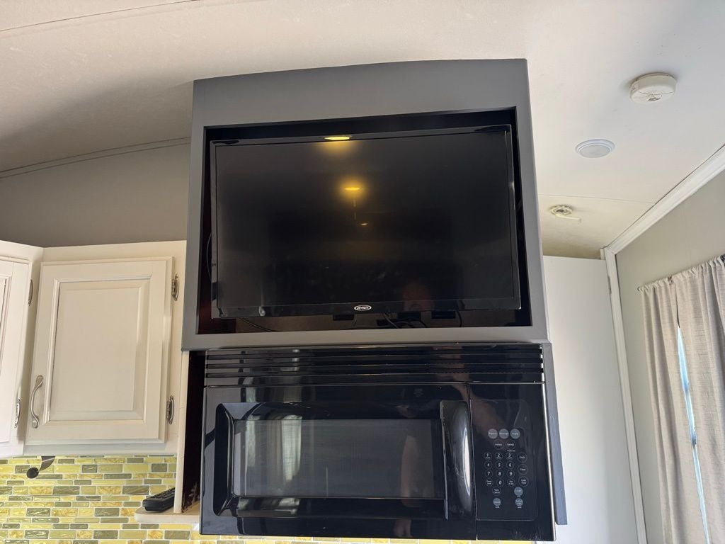 2014 Evergreen Amped 28FS 33' Toy Hauler