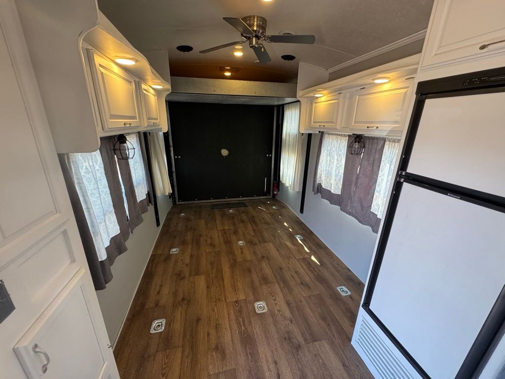 2014 Evergreen Amped 28FS 33' Toy Hauler