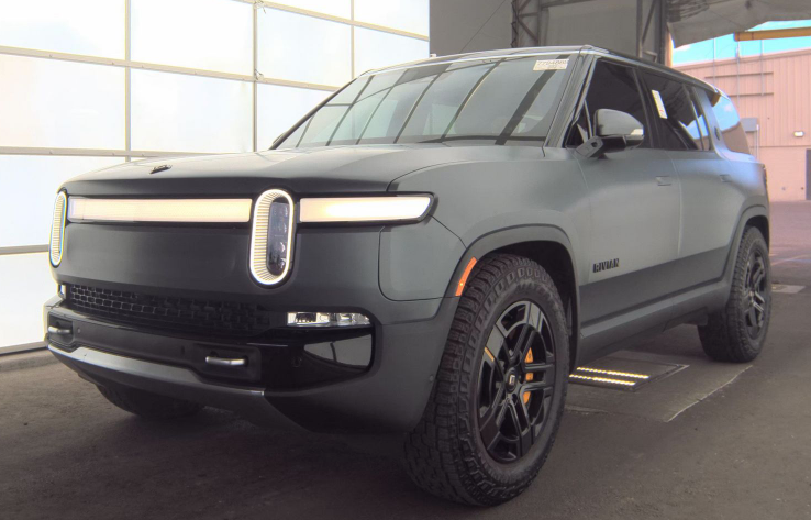 2024 Rivian R1S Adventure