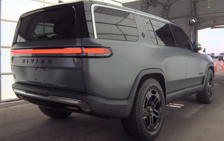 2024 Rivian R1S Adventure