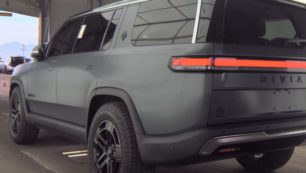 2024 Rivian R1S Adventure