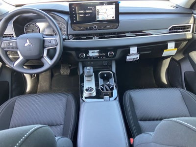 2026 Mitsubishi Outlander ES