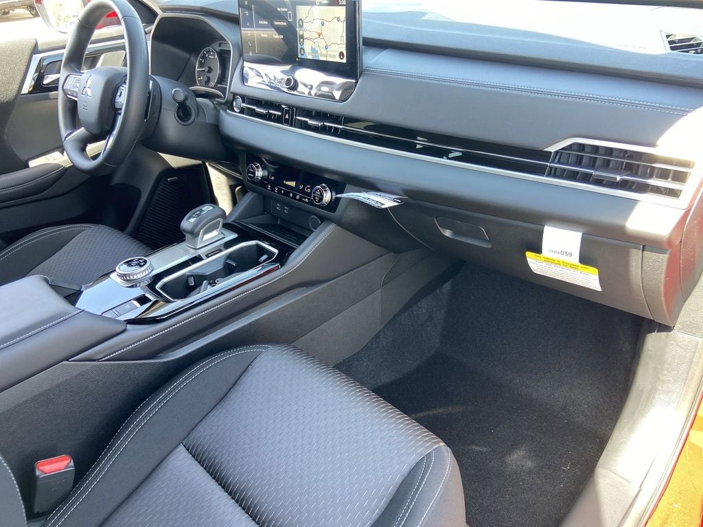 2026 Mitsubishi Outlander ES