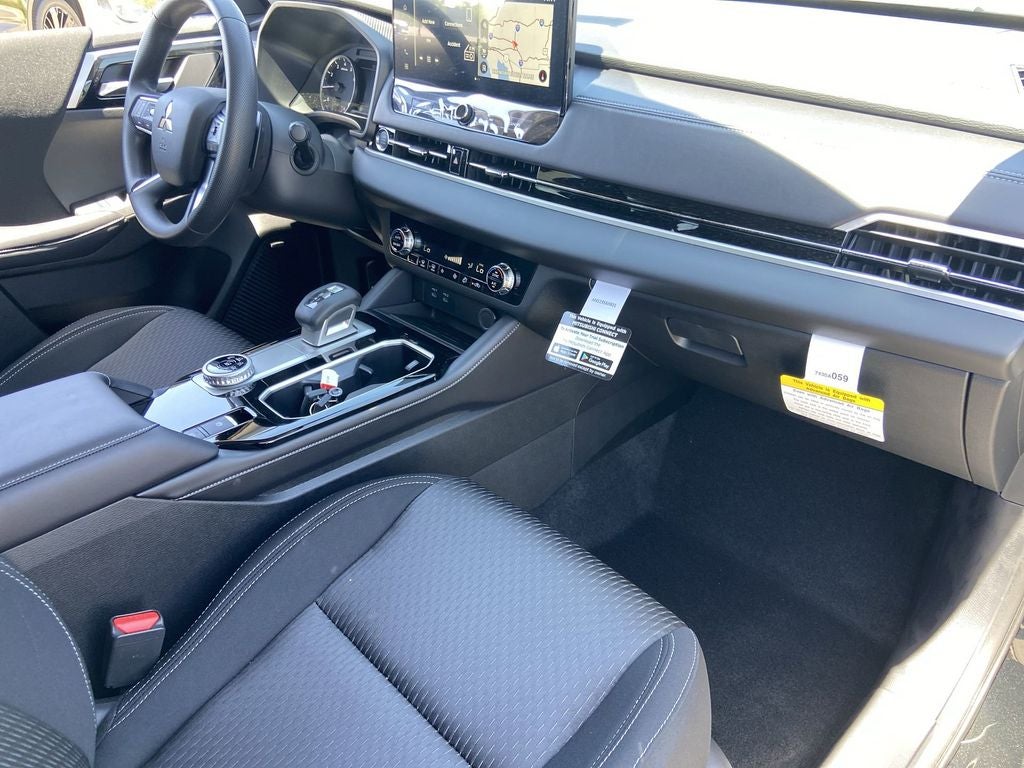2026 Mitsubishi Outlander ES
