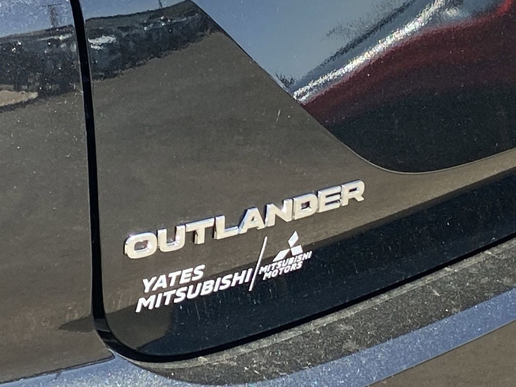 2026 Mitsubishi Outlander ES