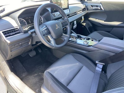 2026 Mitsubishi Outlander ES