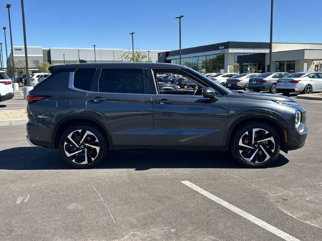 2024 Mitsubishi Outlander SE Black Edition w/Pano Roof