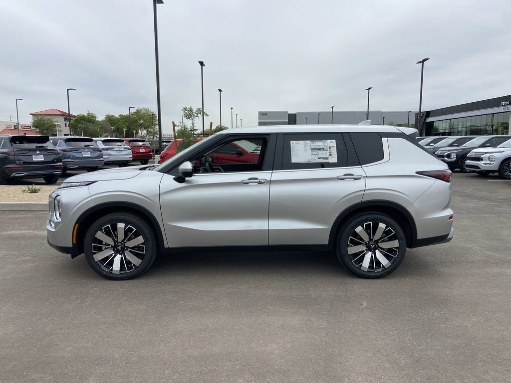 2026 Mitsubishi Outlander SE