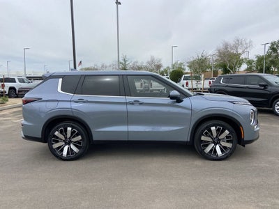 2026 Mitsubishi Outlander SE