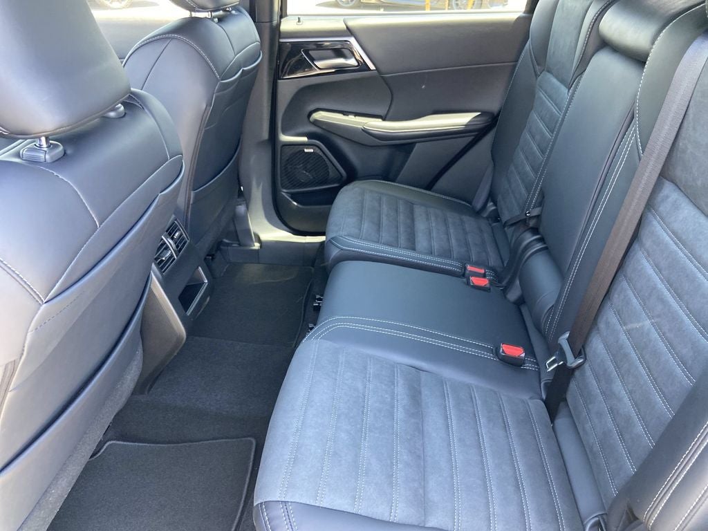 2026 Mitsubishi Outlander LE