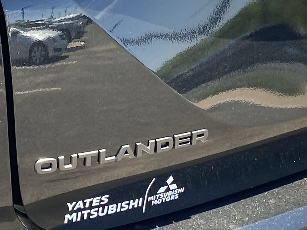 2026 Mitsubishi Outlander LE