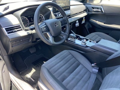 2026 Mitsubishi Outlander LE
