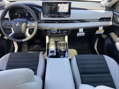 2026 Mitsubishi Outlander SE