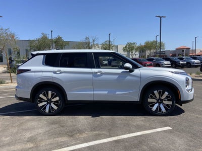 2026 Mitsubishi Outlander SE