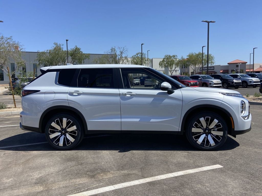2026 Mitsubishi Outlander SE