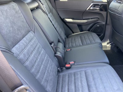 2026 Mitsubishi Outlander LE