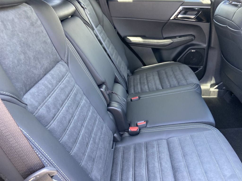 2026 Mitsubishi Outlander LE