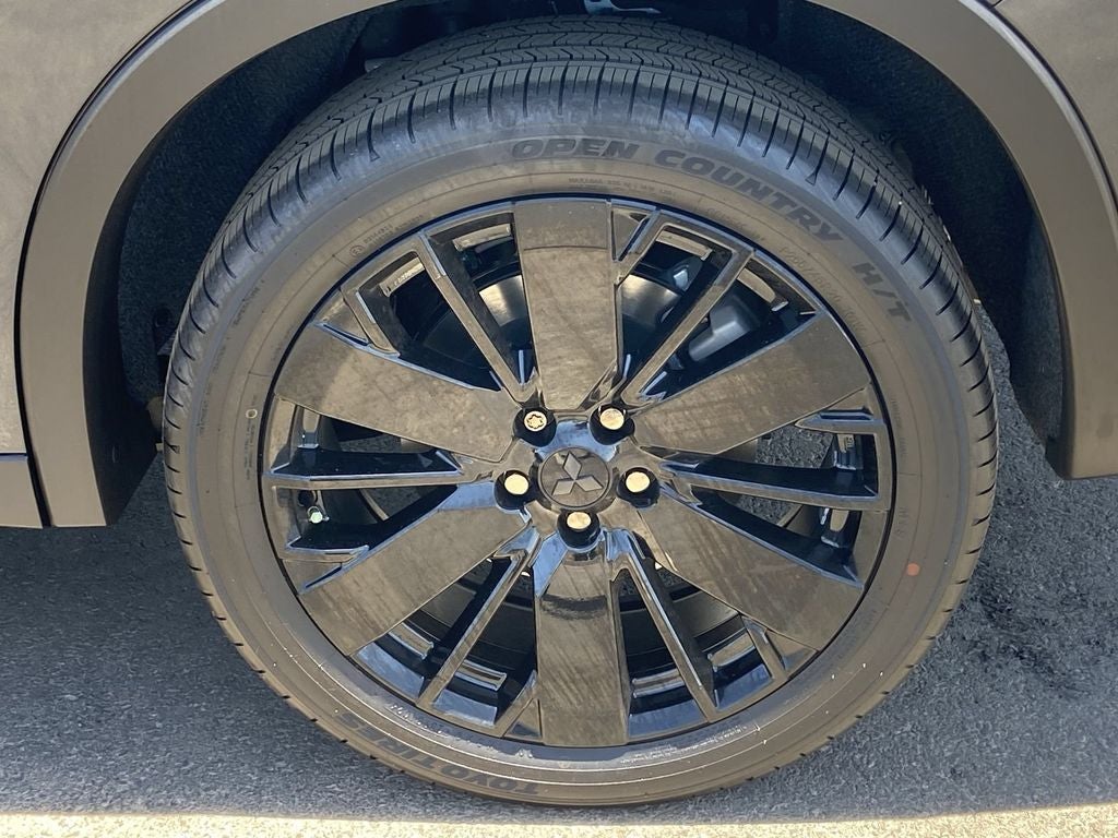 2026 Mitsubishi Outlander LE