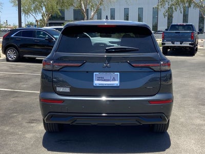 2026 Mitsubishi Outlander LE