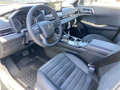 2026 Mitsubishi Outlander SE