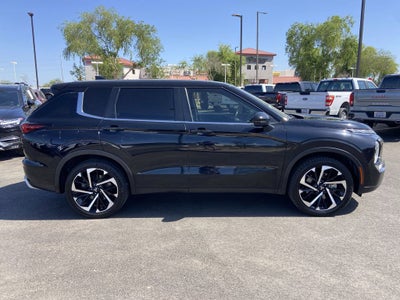 2023 Mitsubishi Outlander SE