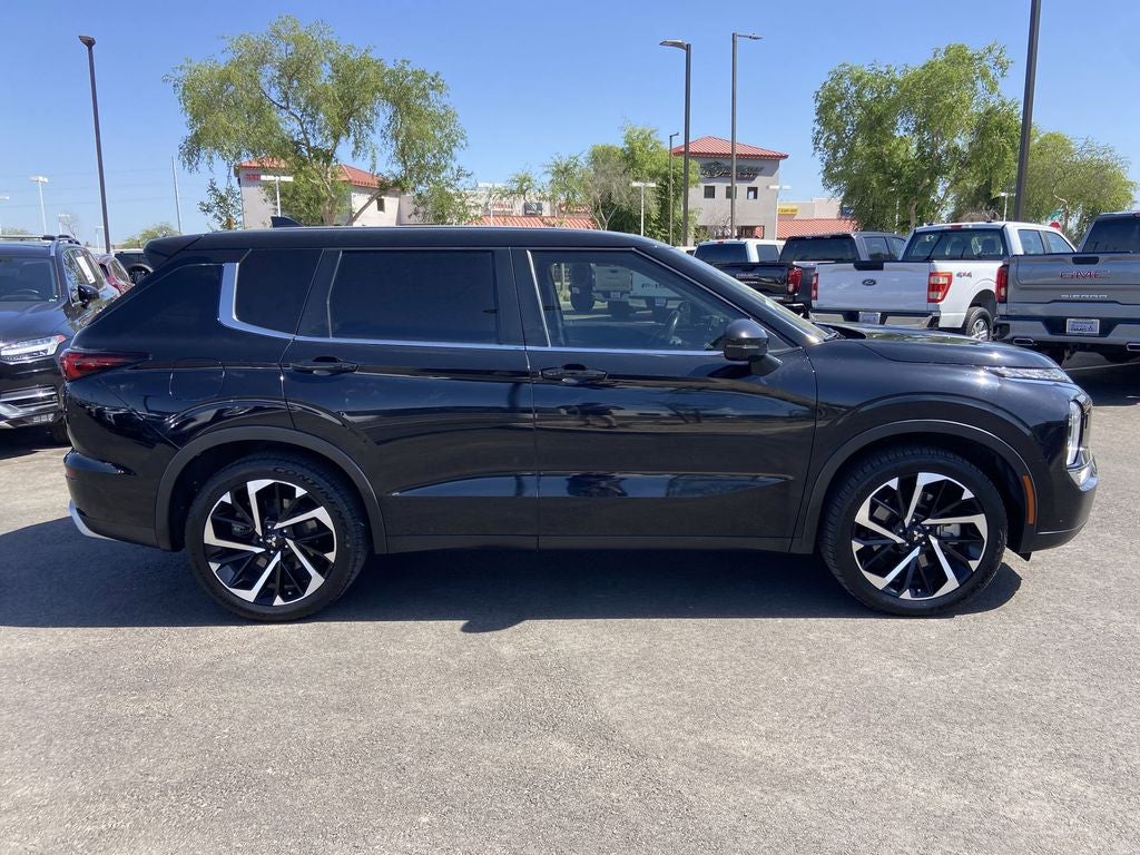 2023 Mitsubishi Outlander SE