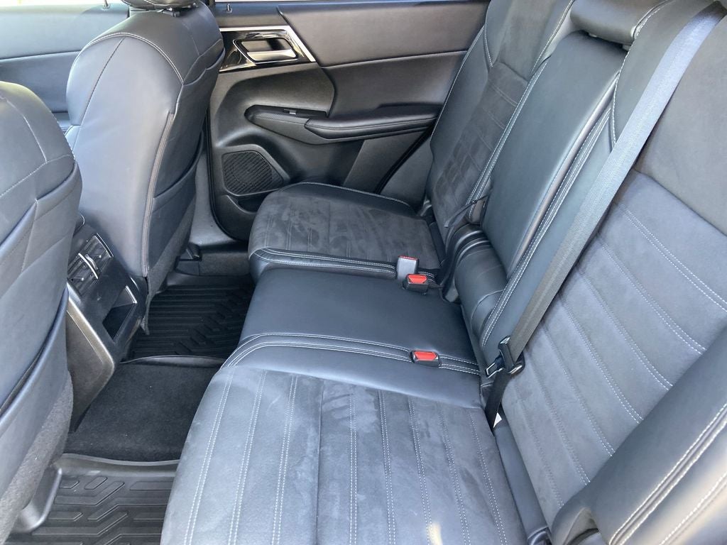 2023 Mitsubishi Outlander SE