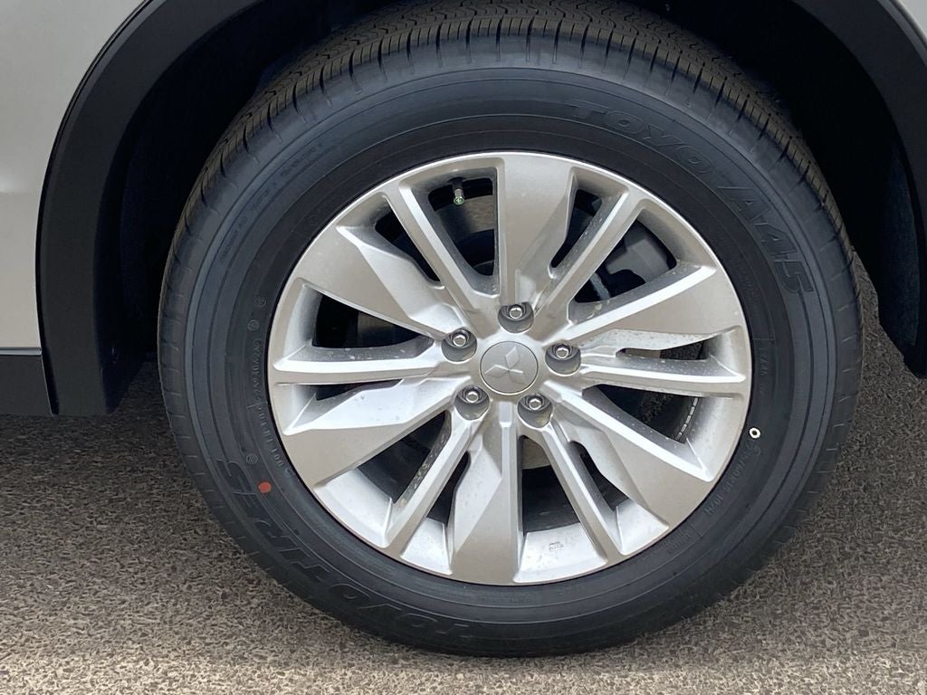 2026 Mitsubishi Outlander ES