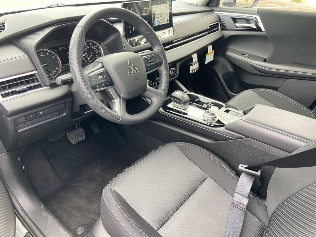 2026 Mitsubishi Outlander ES