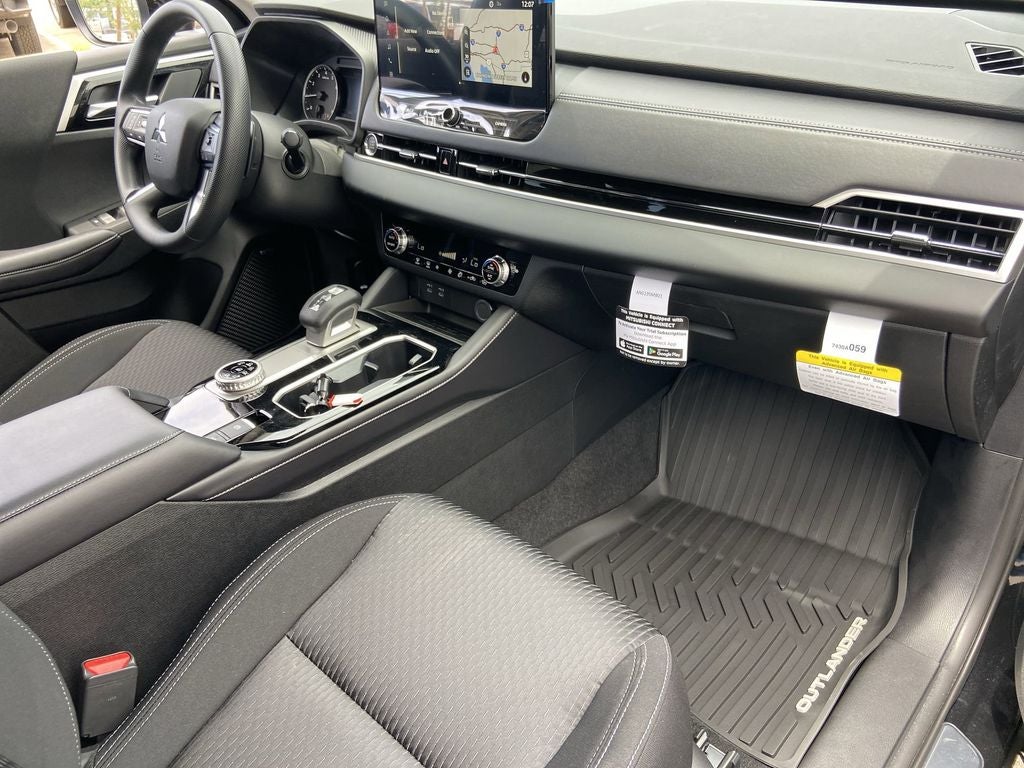 2026 Mitsubishi Outlander ES
