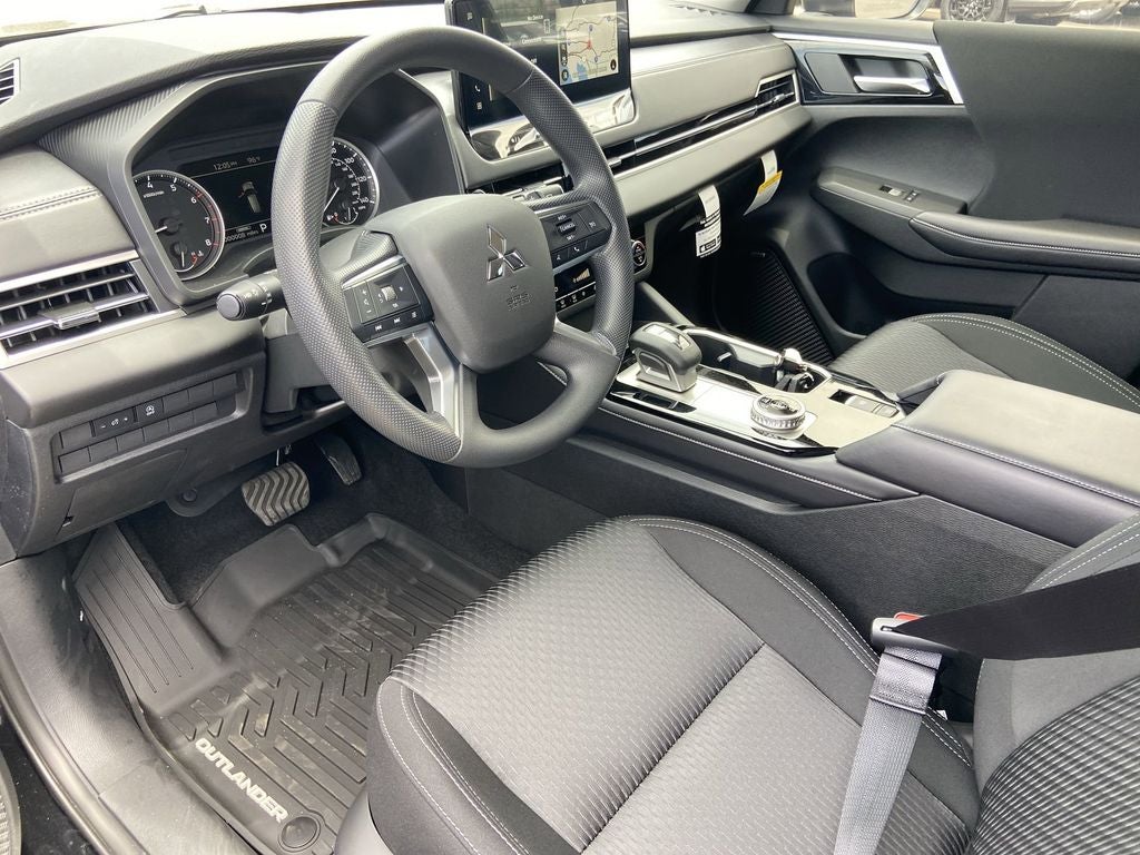 2026 Mitsubishi Outlander ES