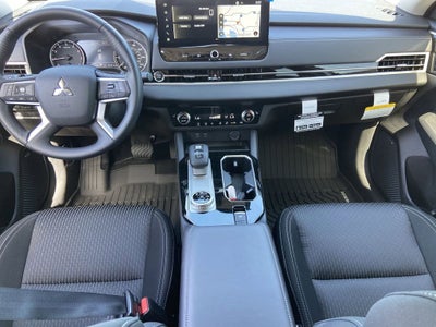 2026 Mitsubishi Outlander ES