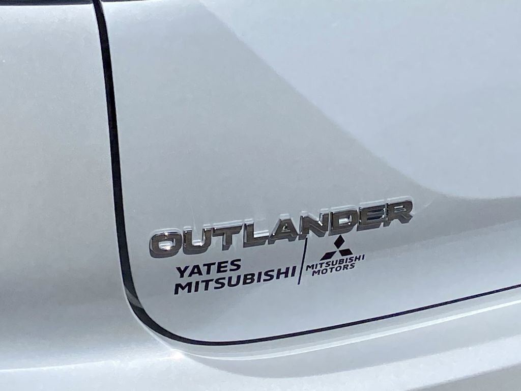 2026 Mitsubishi Outlander ES