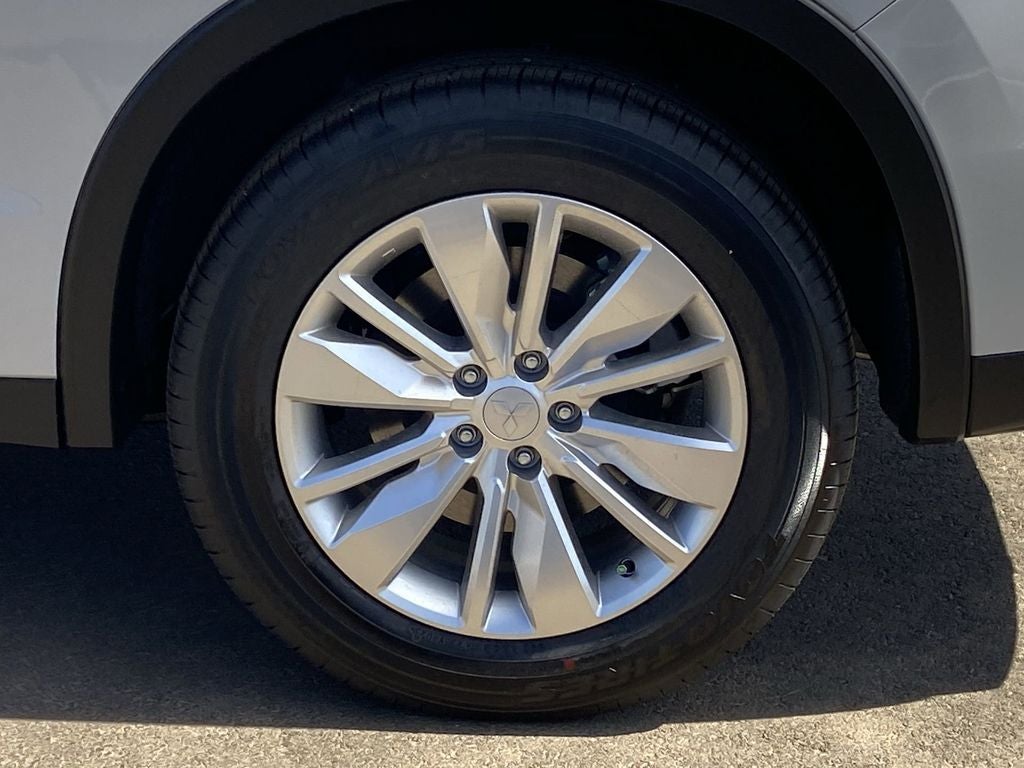 2026 Mitsubishi Outlander ES