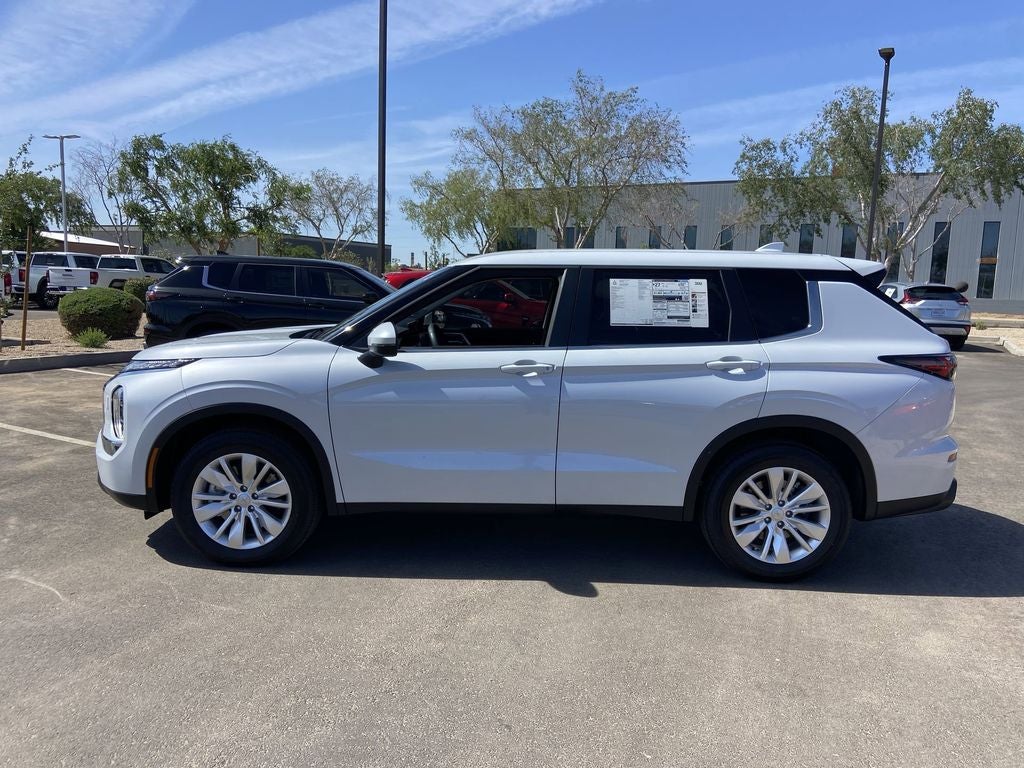 2026 Mitsubishi Outlander ES