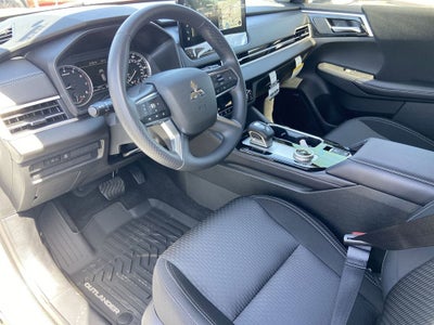 2026 Mitsubishi Outlander ES