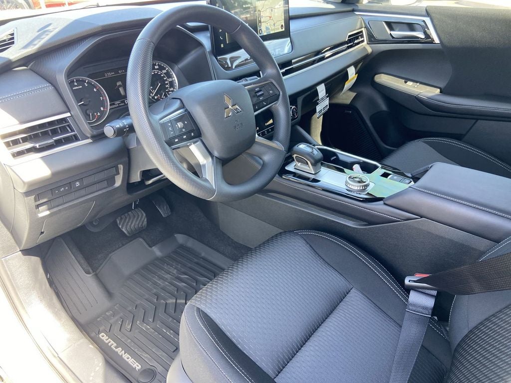 2026 Mitsubishi Outlander ES