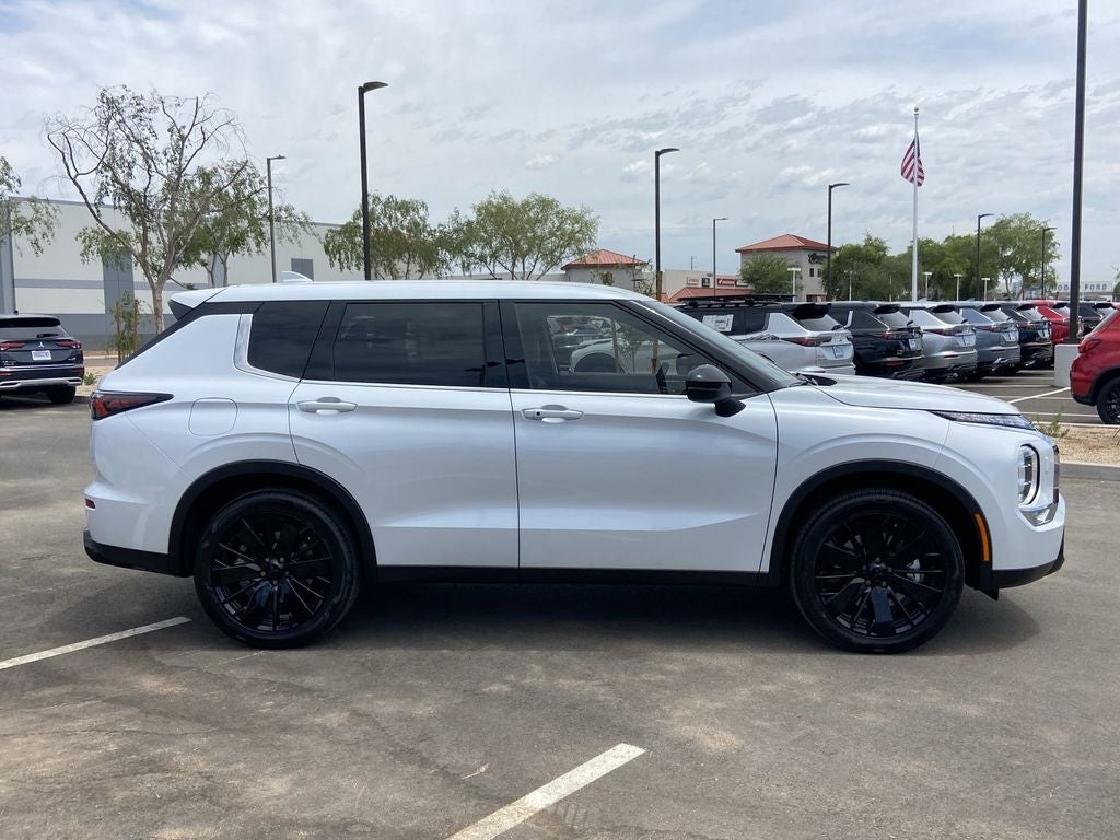 2026 Mitsubishi Outlander LE