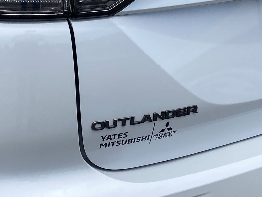 2026 Mitsubishi Outlander LE