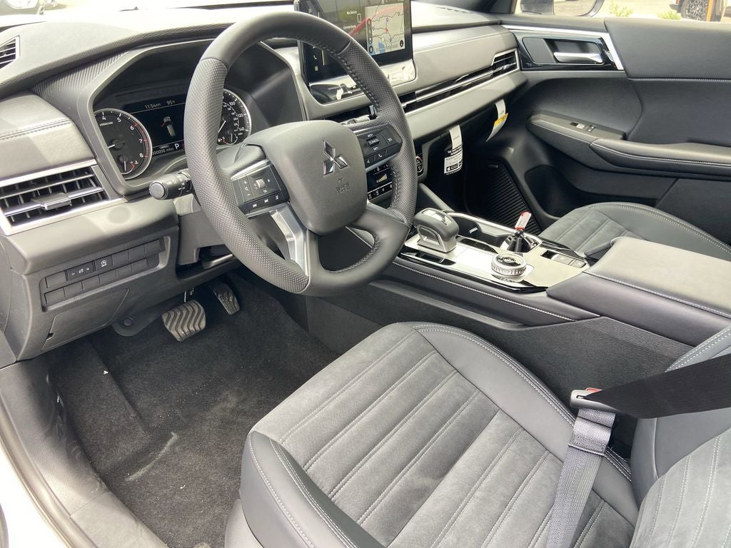 2026 Mitsubishi Outlander LE