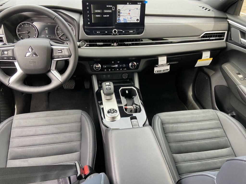 2026 Mitsubishi Outlander LE