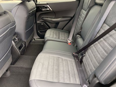 2026 Mitsubishi Outlander LE
