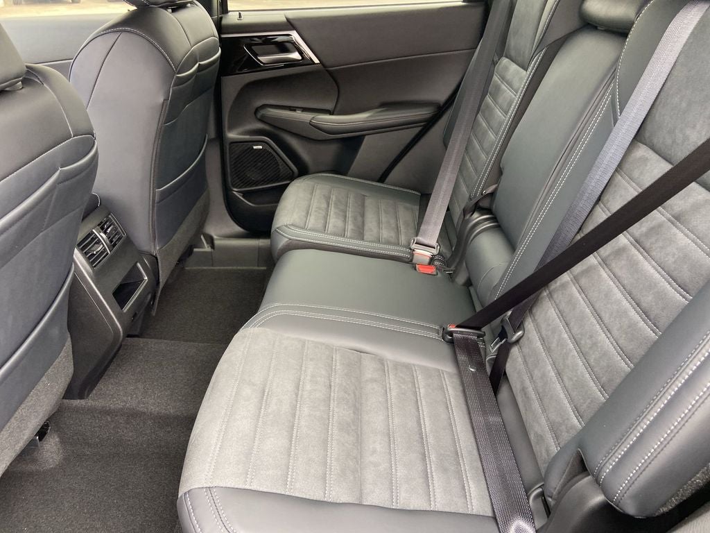 2026 Mitsubishi Outlander LE
